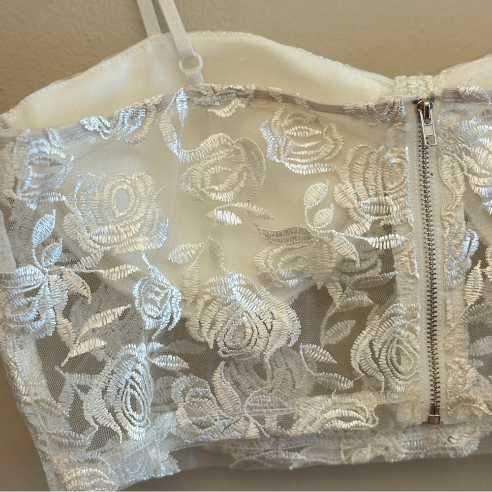 Sheer White Floral Lace Bustier with Zip Back – Size Large 20" PTP EUC - Picture 9 of 13